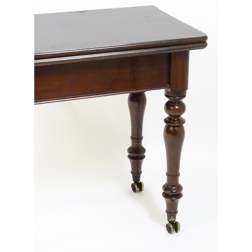 1623 - A 19thC mahogany tea table, with a hinged top above four turned tapering legs terminating in unusual... 