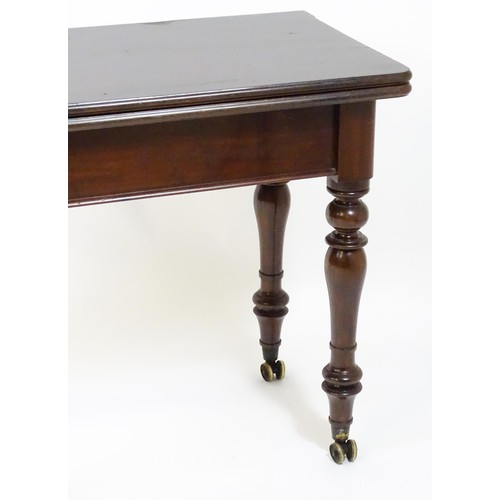 1623 - A 19thC mahogany tea table, with a hinged top above four turned tapering legs terminating in unusual... 