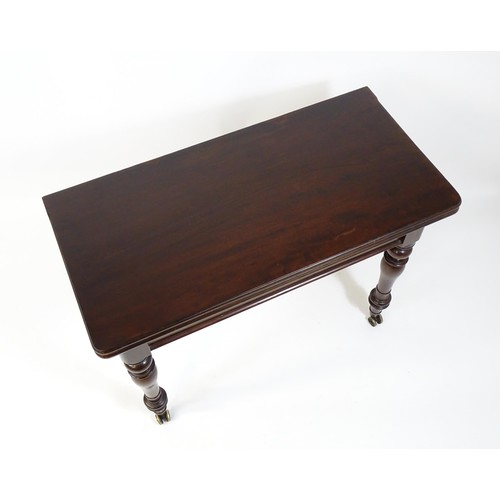 1623 - A 19thC mahogany tea table, with a hinged top above four turned tapering legs terminating in unusual... 