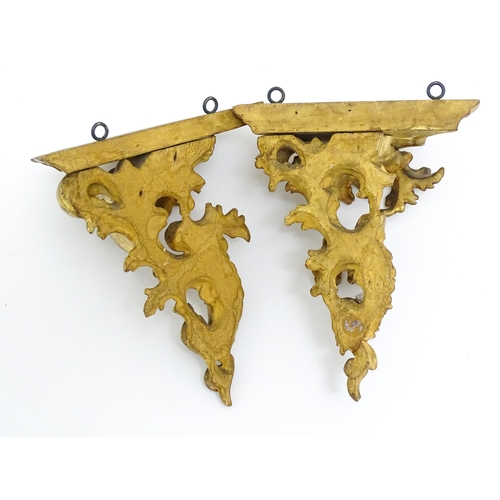 1310 - A pair of small Florentine giltwood wall brackets with carved scrolling acanthus detail. Approx. 6 3... 