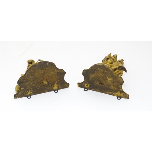 1310 - A pair of small Florentine giltwood wall brackets with carved scrolling acanthus detail. Approx. 6 3... 