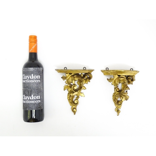 1310 - A pair of small Florentine giltwood wall brackets with carved scrolling acanthus detail. Approx. 6 3... 