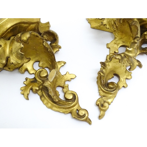 1310 - A pair of small Florentine giltwood wall brackets with carved scrolling acanthus detail. Approx. 6 3... 