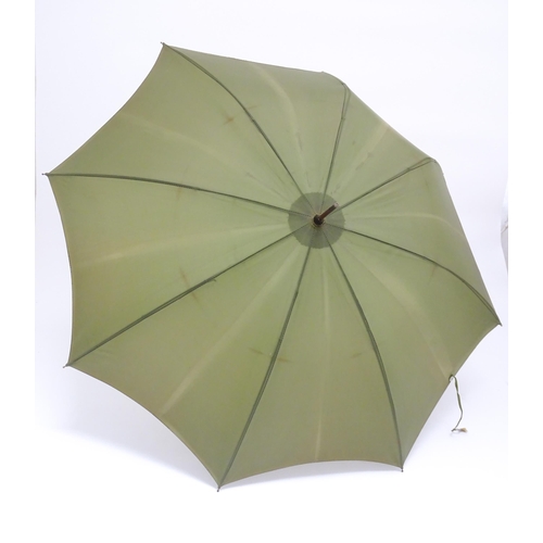 1407 - A vintage Paragon Fox umbrella / parasol. Approx. 34 1/2