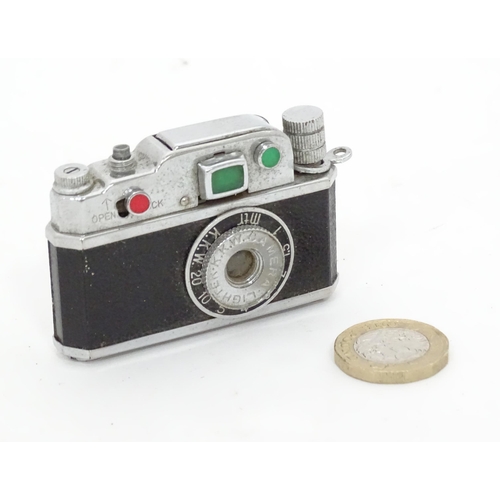 456 - A novelty lighter formed as a camera. Approx. 2 1/2