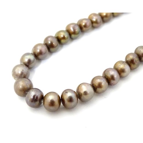 496 - A necklace of brown pearls. approx 15