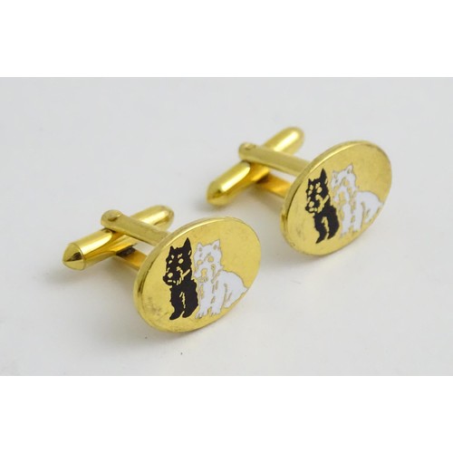 498 - A novelty advertising tie pin and cufflinks for Black & White whisky, with dog detail.