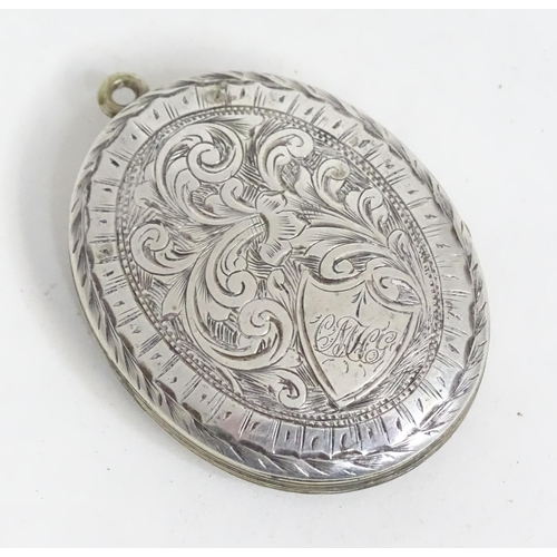 510 - A white metal pendant locket