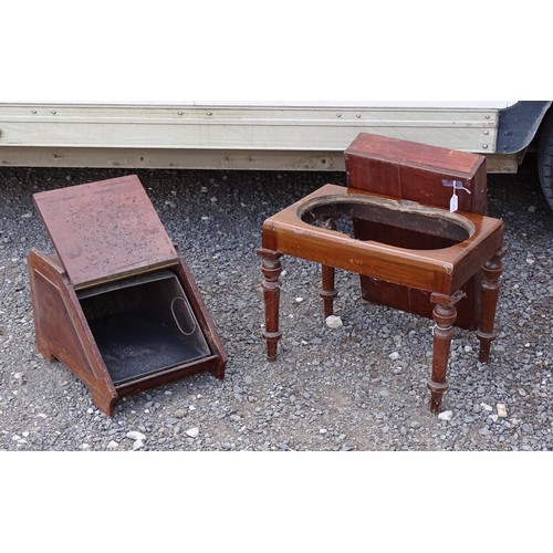 537 - A late 19th - early 20thC mahogany coal scuttle and bidet / commode frame, the largest 18