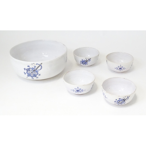 129 - A Gale serving bowl with hand painted blue shield decoration and four soup bowls with similar detail... 