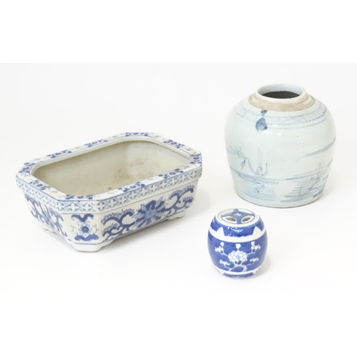 176 - Three Oriental items to include a hand painted jar with brushwork detail, a blue and white planter, ... 