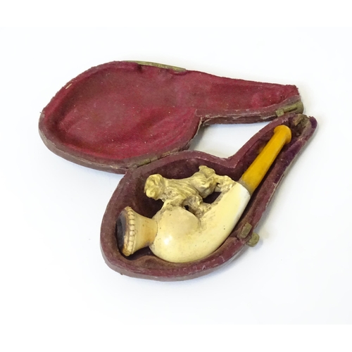 454 - A 19thc ladies' cased smoking pipe, the carved meerschaum bowl with spaniel dog decoration and amber... 