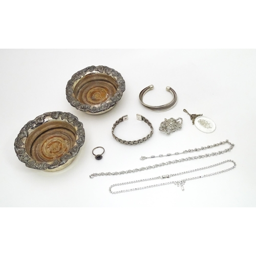 475 - Assorted white metal and silver jewellery together with two small silver plate bottle coasters, each... 