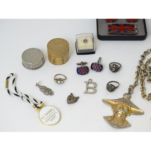 477 - Assorted miscellaneous items to include costume jewellery, cufflinks etc