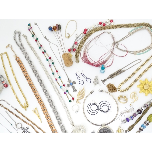 479 - A quantity of assorted costume jewellery to include necklaces, bracelets earrings, etc.