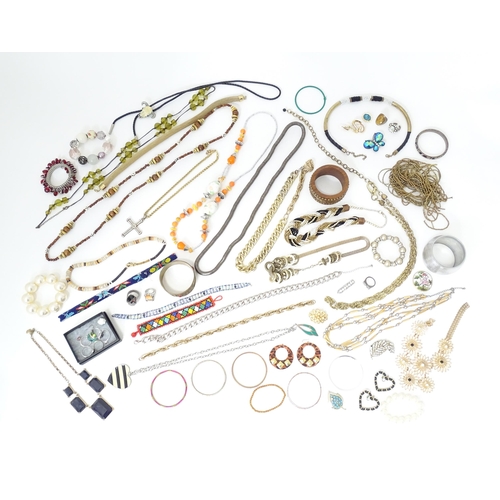 479 - A quantity of assorted costume jewellery to include necklaces, bracelets earrings, etc.