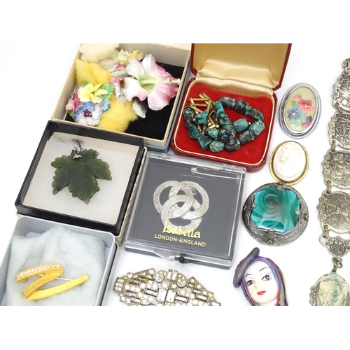 481 - A quantity of assorted jewellery to include brooches, bracelets, earrings etc