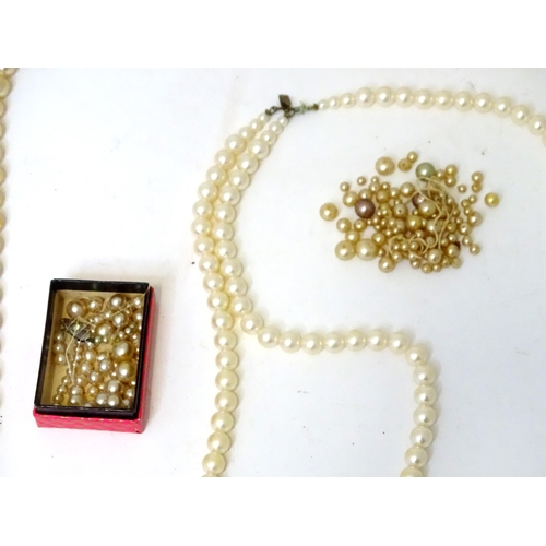 487 - A quantity of various pearls necklaces, a silver plate belt, assorted compacts, etc.