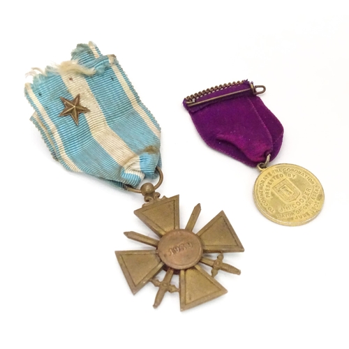 495 - Militaria: a WWII / World War 2 / WW2 / Second World War French Croix de Guerre medal, with colonial... 