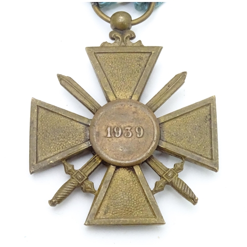 495 - Militaria: a WWII / World War 2 / WW2 / Second World War French Croix de Guerre medal, with colonial... 