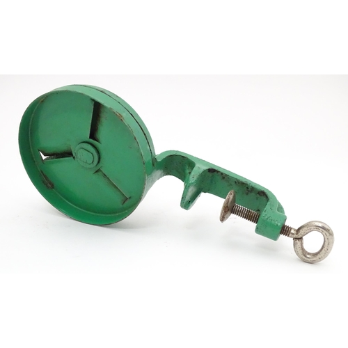 568 - Kitchenalia: a mid 20thC Spong bean slicer, no. 632, in green painted finish. Approx 9