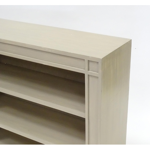 670 - A modern bookcase with a painted finish. Measuring 36