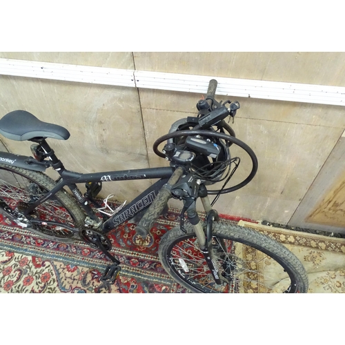 827 - Two adult mountain bikes, comprising a Carrera Vulcan (with basket) and a Saracen Mantra. With locks... 