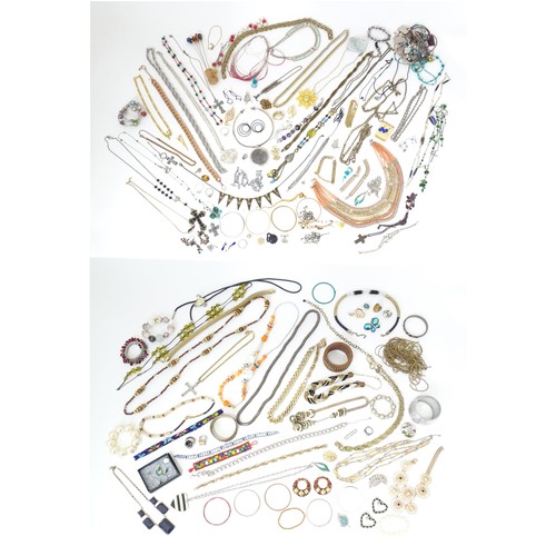 479 - A quantity of assorted costume jewellery to include necklaces, bracelets earrings, etc.