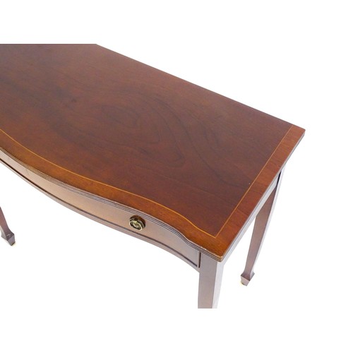 841 - A 20thC mahogany side table, with a serpentine shaped front, reeded edge and decoratively strung top... 