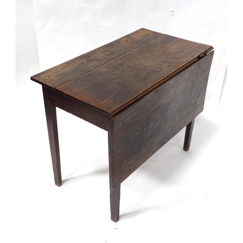 839 - A Georgian elm table with gate leg supporting a single leaf, the top approx 35