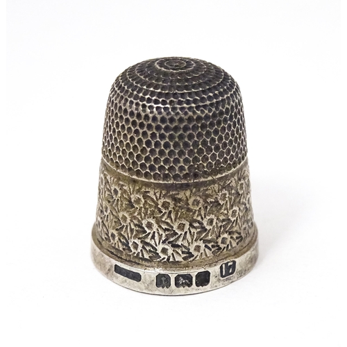 466 - A silver thimble hallmarked Birmingham 1927 maker Henry Griffith & Sons Ltd