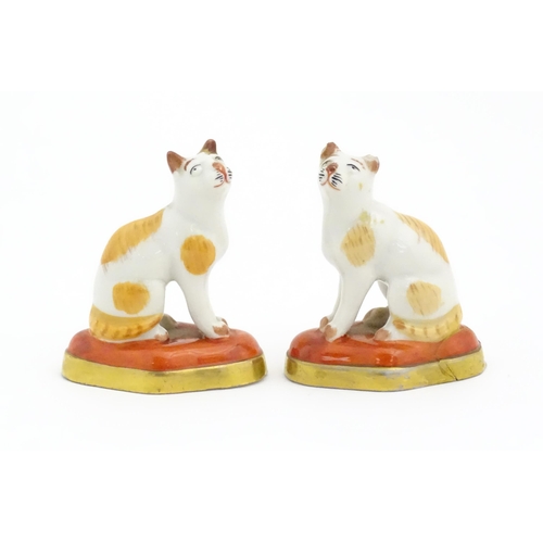 67 - A pair of porcelain models of cats in the manner of Chelsea. Marked under with gilt anchor. Approx. ... 