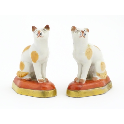 67 - A pair of porcelain models of cats in the manner of Chelsea. Marked under with gilt anchor. Approx. ... 