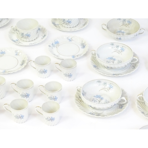 202 - A quantity of Haviland Limoges dinner wares in the Bergere pattern to include plates, serving dishes... 