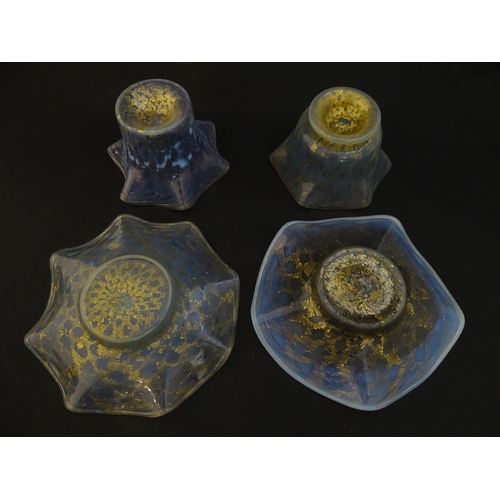 255 - Venetian glass bowls on saucer stands in the manner of Salviati & Co. The bowls approx 3 1/4