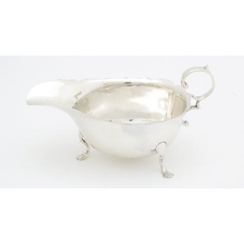 306 - A silver sauce boat hallmarked Birmingham 1910 maker John Edward Wilmot. Approx 5 3/4