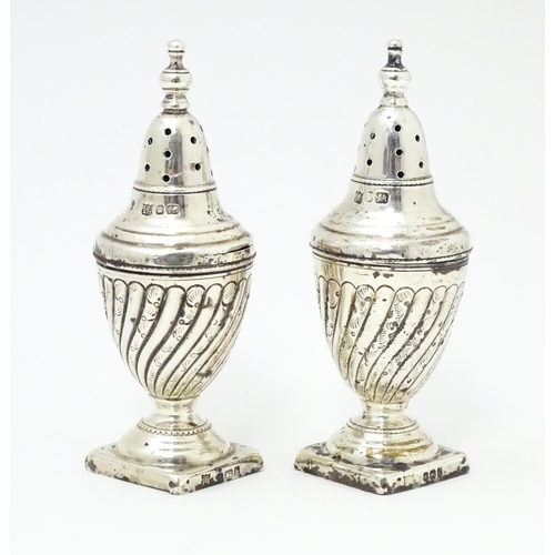 313 - Two silver pepperettes, hallmarked Sheffield 1898 and 1902 maker Fenton Brothers Ltd. Approx 3 1/2