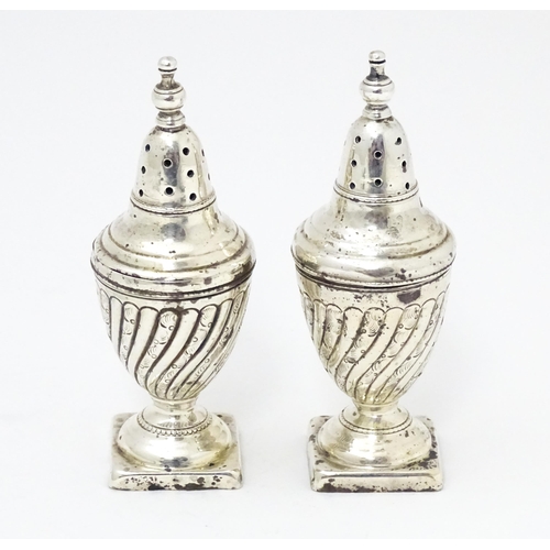 313 - Two silver pepperettes, hallmarked Sheffield 1898 and 1902 maker Fenton Brothers Ltd. Approx 3 1/2