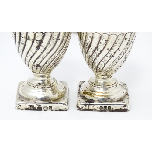 313 - Two silver pepperettes, hallmarked Sheffield 1898 and 1902 maker Fenton Brothers Ltd. Approx 3 1/2