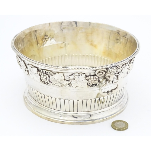 315 - A silver bowl with fruiting vine decoration and twin handles with rams head decoration. Hallmarked L... 