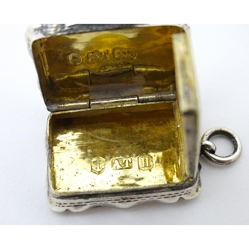 357 - A Victorian silver vinaigrette with engraved decoration and gilded interior. hallmarked Birmingham 1... 