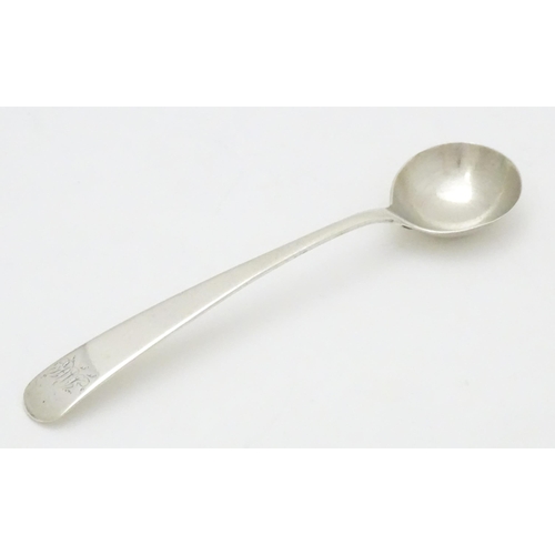 361 - A Geo III silver salt ladle hallmarked London 1806 maker Thomas James. 4