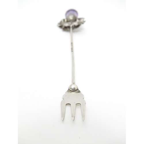 367 - A silver pickle fork with thistle detail to handle, hallmarked Birmingham 1908 maker CM & Co. Approx... 