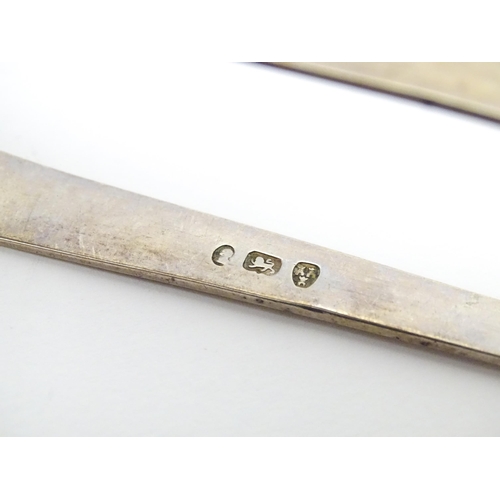 368 - Early 19thC silver sugar tongs hallmarked Newcastle maker Dorothy Langland. Approx 5 1/2