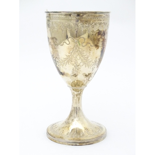 435 - A Geo III silver chalice / goblet with engraved decoration and gilded interior. Hallmarked London 17... 