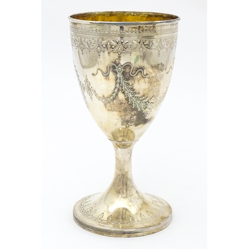 435 - A Geo III silver chalice / goblet with engraved decoration and gilded interior. Hallmarked London 17... 