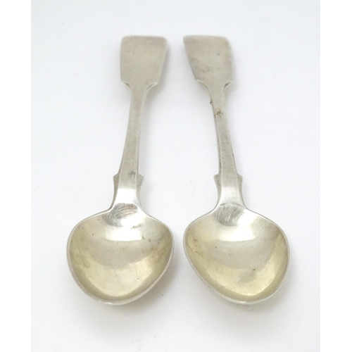 538 - A pair of Victorian silver Fiddle pattern teaspoons, hallmarked London 1862, maker Elizabeth & John ... 