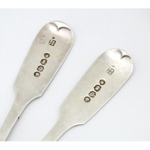 538 - A pair of Victorian silver Fiddle pattern teaspoons, hallmarked London 1862, maker Elizabeth & John ... 