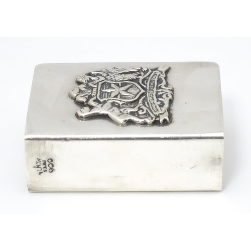 545 - A Chilian .900 silver match box cover / sleeve with applied National crest for Chile to top, and sta... 