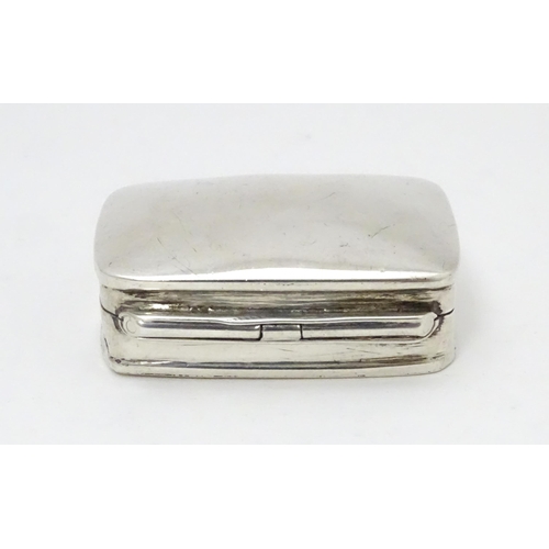 546 - A .925 silver pill box of rectangular form. Approx. 1 1/2